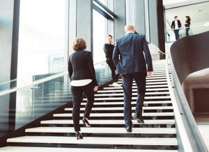 Unternehmensjur Treppenhaus Adobestock 179608421